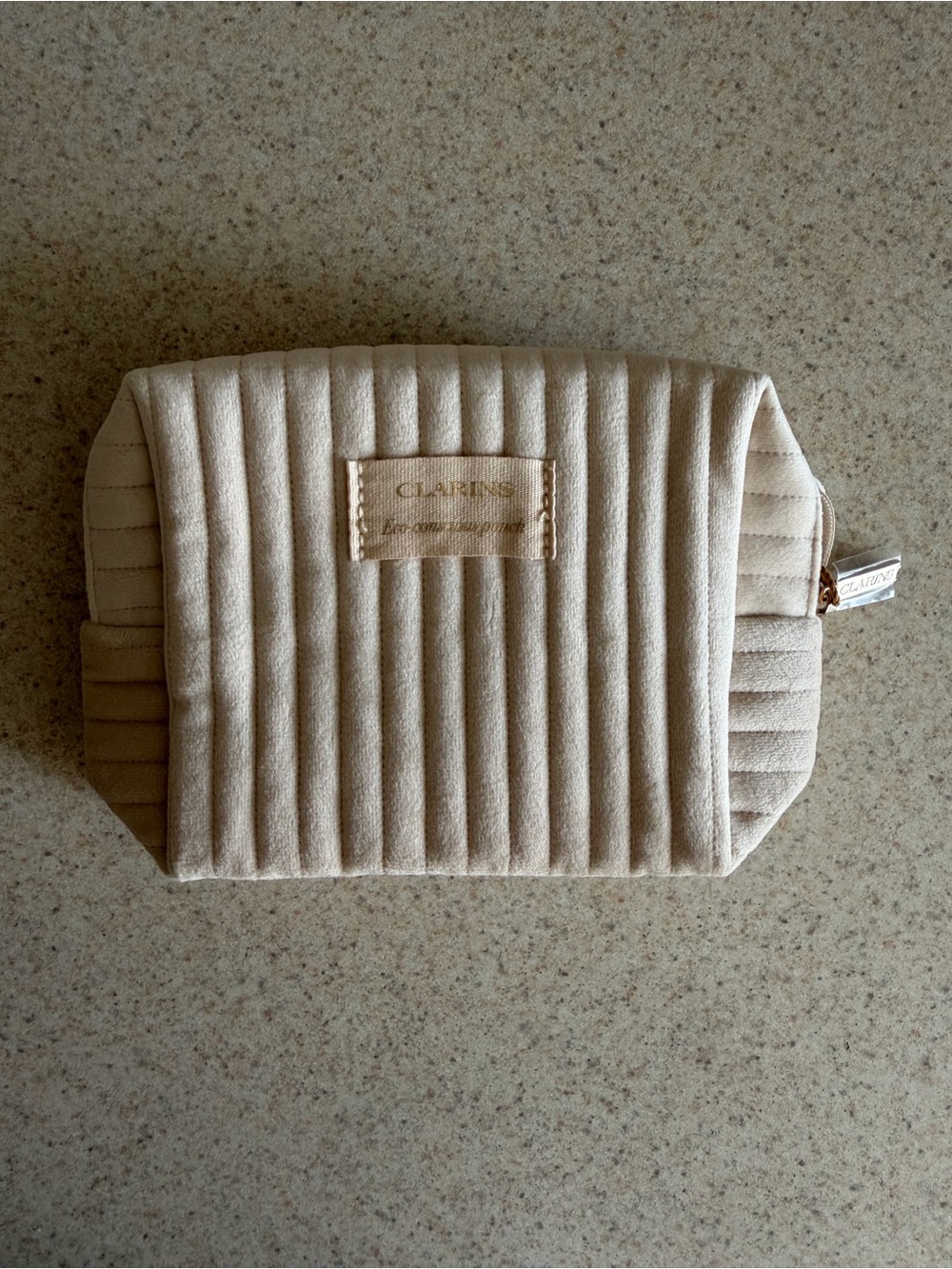 Clarins Padded Quilted Cream Cosmetic Bag — NEW✨